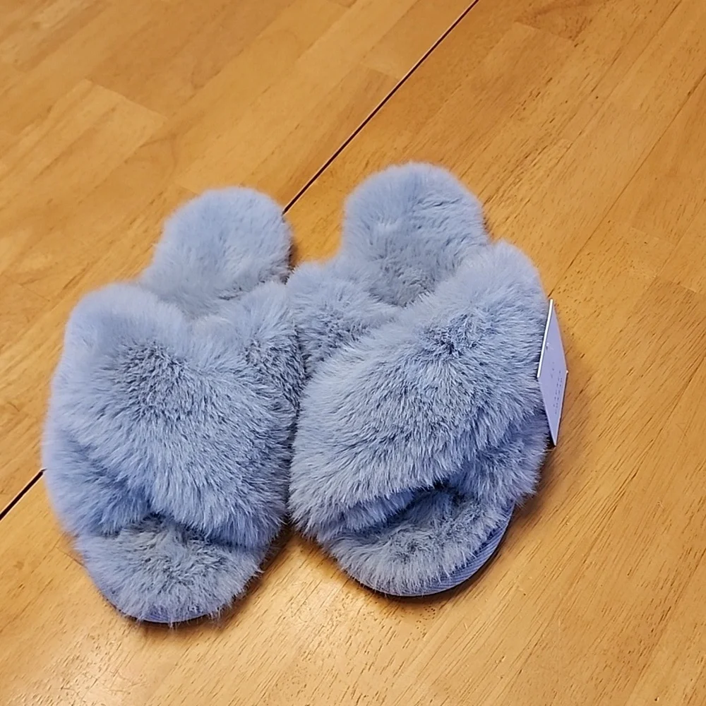 Slippers - Picture 2 of 3